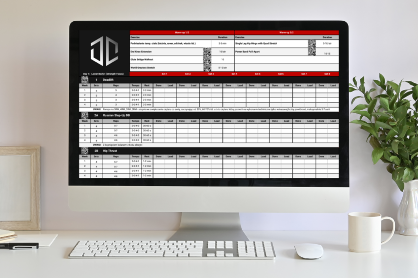 Komputer z indywidualnym planem treningowym stworzonym przez Dawida Dzikiewicza, dostosowanym do potrzeb klientów.