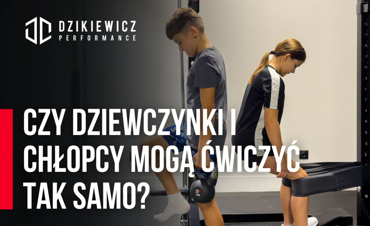 Dziewczynka i chłopiec wykonują ćwiczenia siłowe w ramach treningu motorycznego dla dzieci i młodzieży.