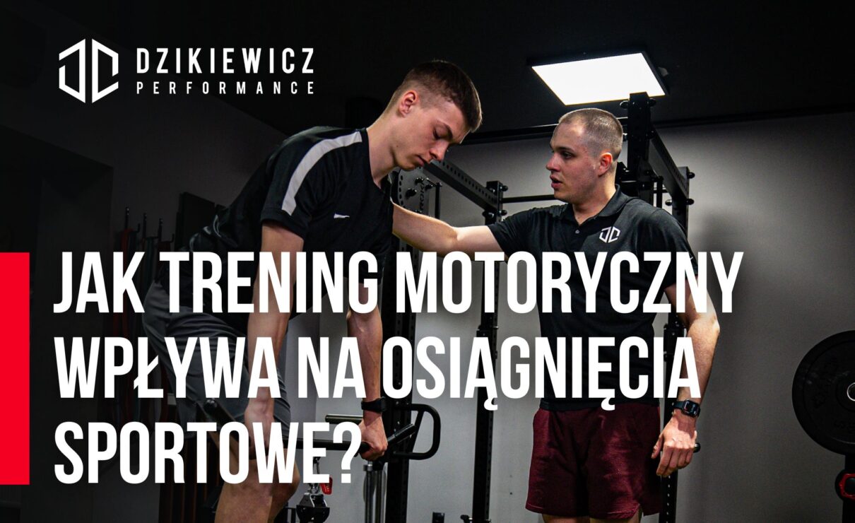 Trener prowadzi trening motoryczny zawodnika w siłowni – poprawa wyników sportowych