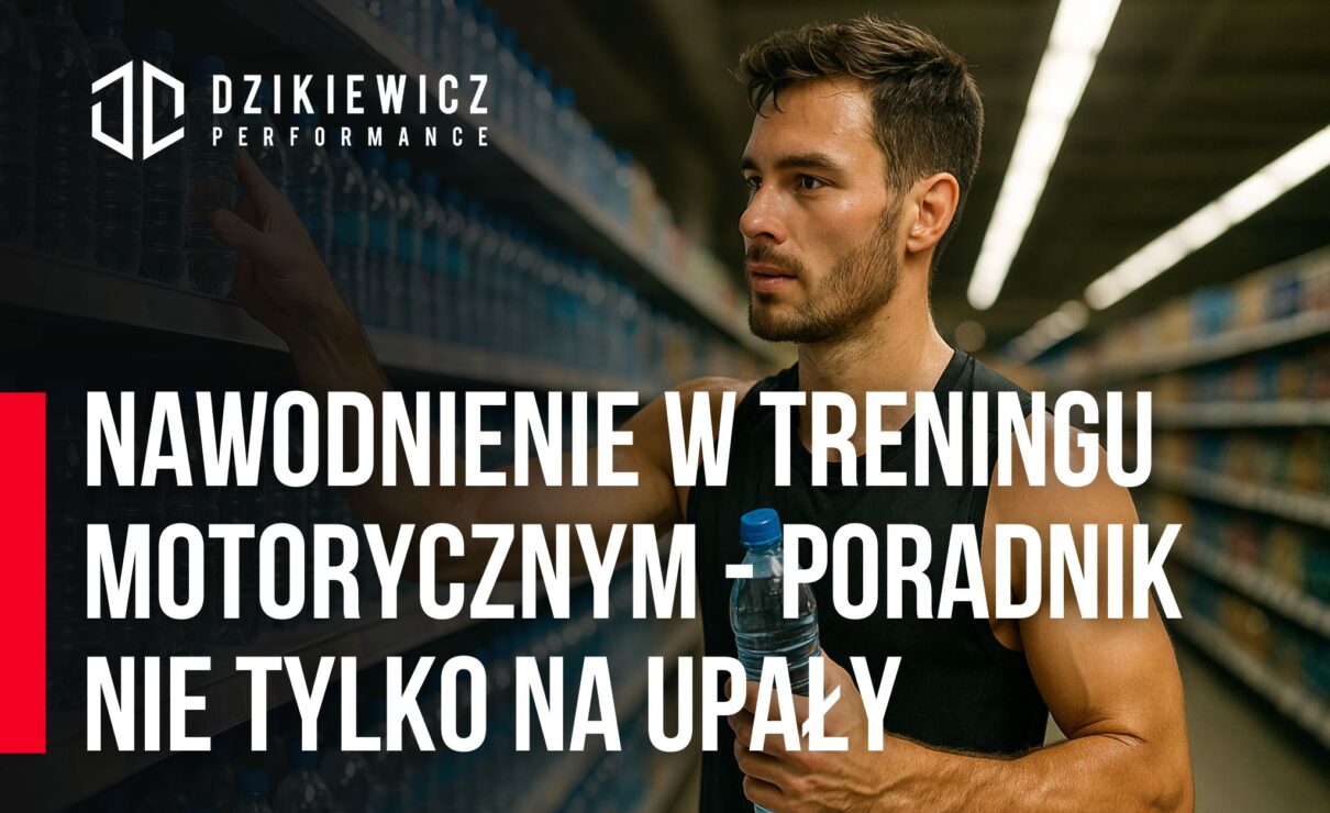 Mężczyzna z butelką wody podczas treningu motorycznego – poradnik o nawodnieniu sportowców
