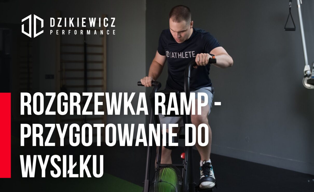 Zawodnik na air bike podczas rozgrzewki RAMP przygotowującej do wysiłku w Dzikiewicz Performance
